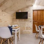 Hotel Petit 5 Fars (adults Only)